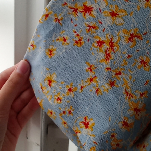 *last week - moving sale* ZARA light blue floral top size M 5 for 10 - Picture 2 of 4